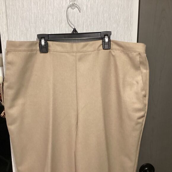 NWOT. Alfred Dunner Women’s Size 20 Tan Polyester Dress Slacks - Picture 10 of 10